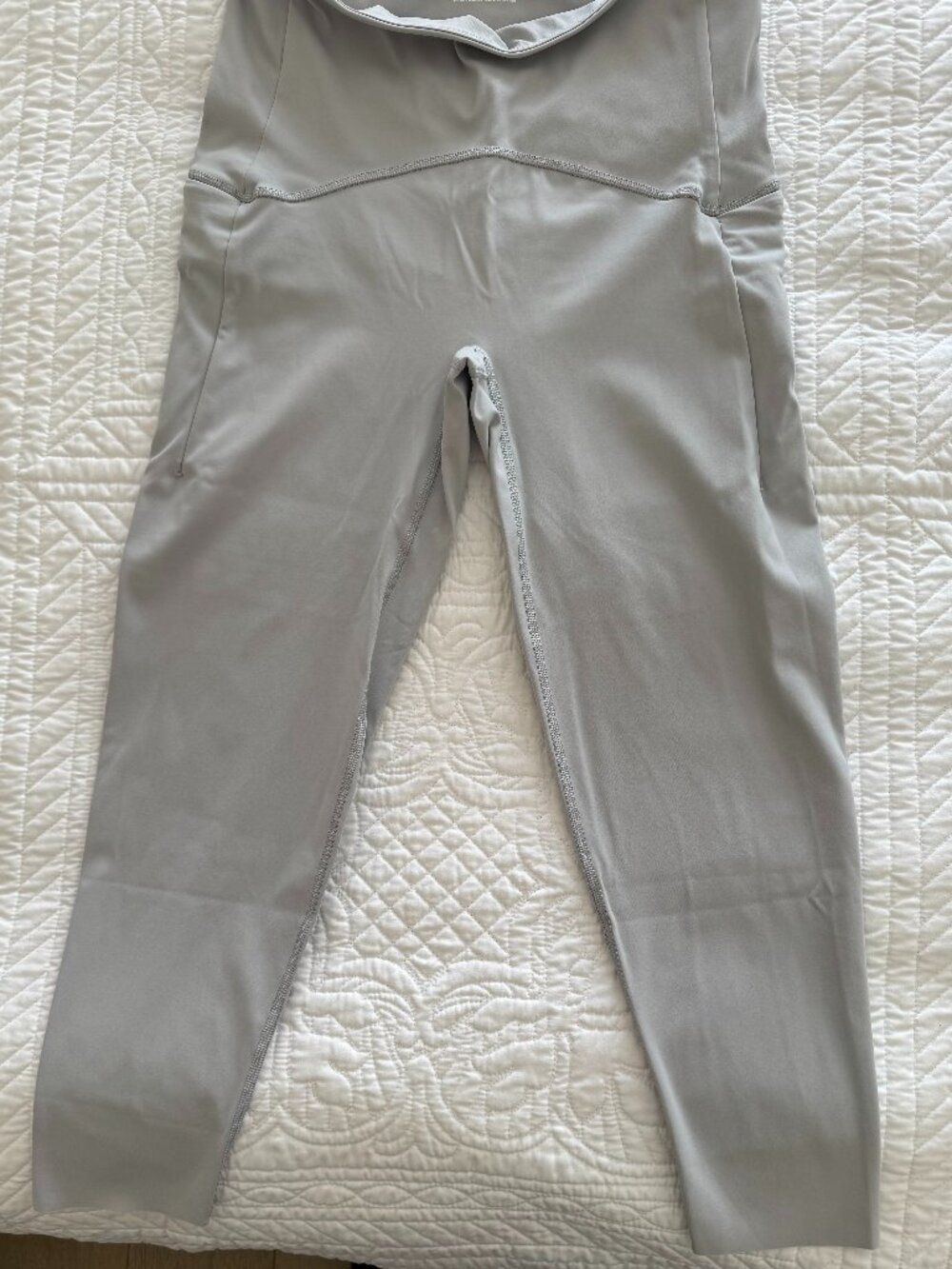 SPANXshape Booty Boost Side Pocket Cropped Leggings High Waisted Light Gray XL